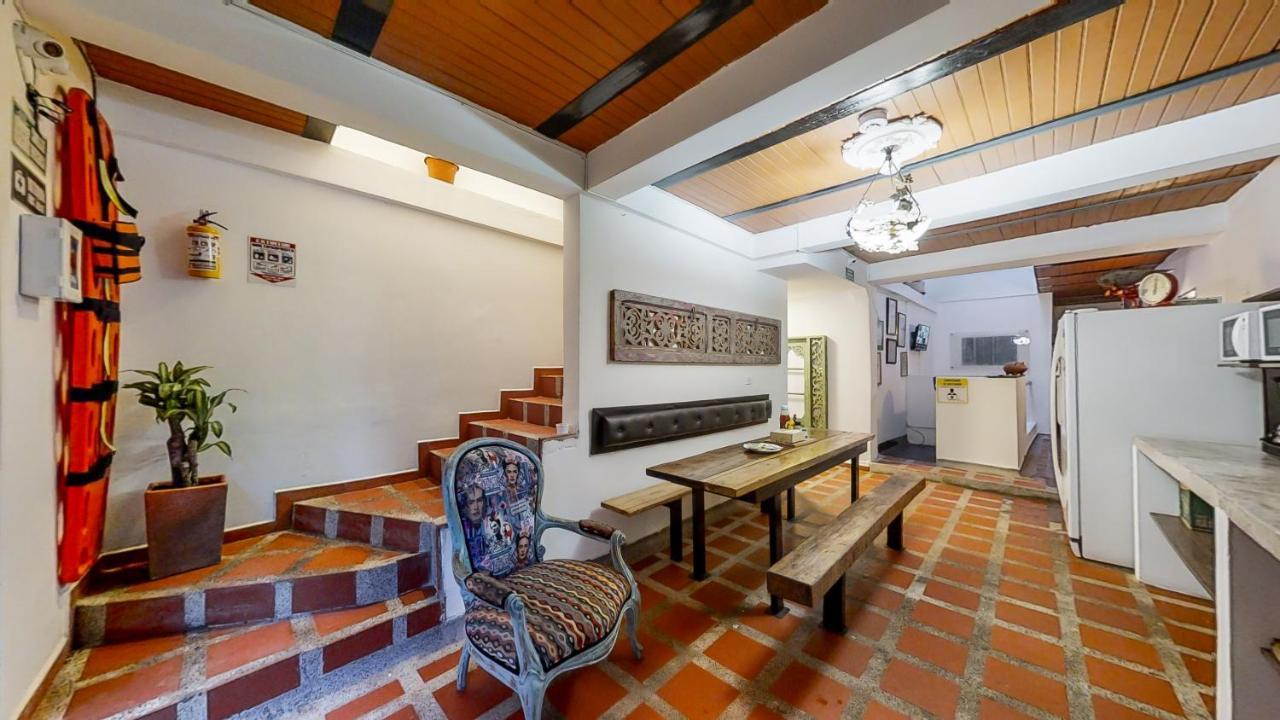 Casa Los Naranjos Hostal メデジン エクステリア 写真