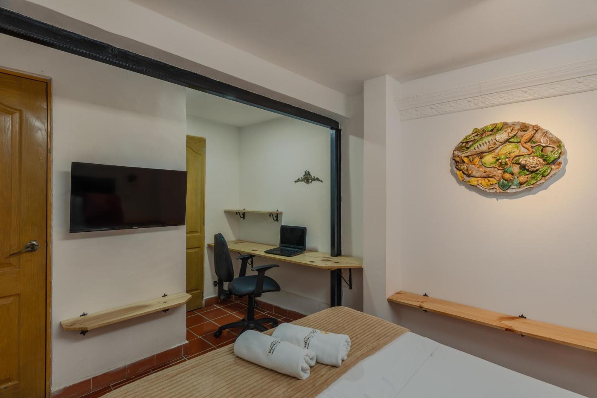 Casa Los Naranjos Hostal メデジン エクステリア 写真