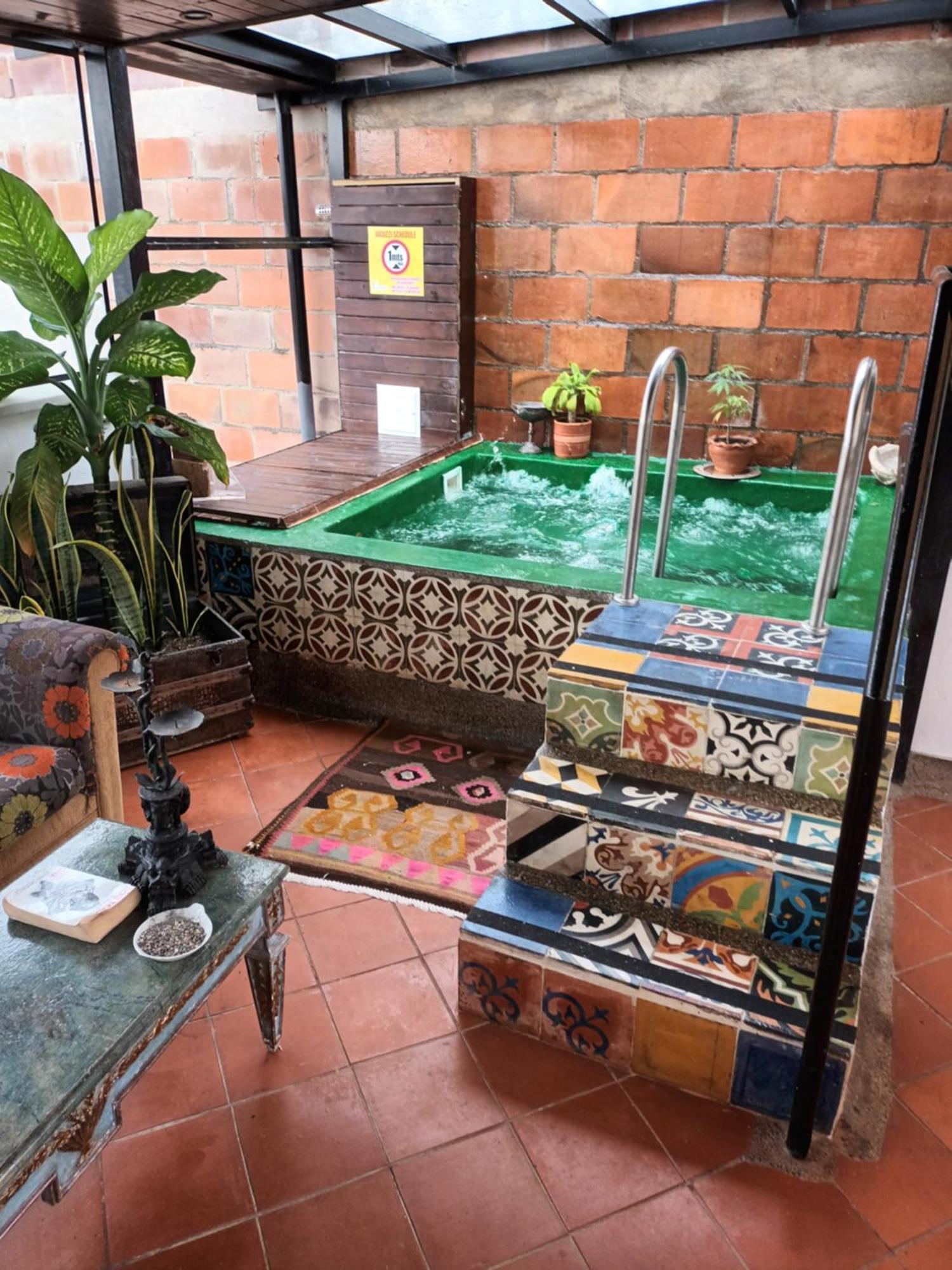Casa Los Naranjos Hostal メデジン エクステリア 写真